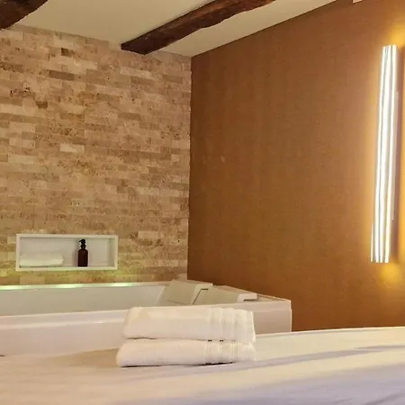Romantique, Jacuzzi & Piece Secrete Centre Villa