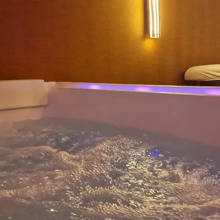 Romantique, Jacuzzi & Piece Secrete Centre