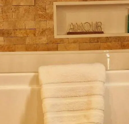 Romantique, Jacuzzi & Piece Secrete Centre Villa *
